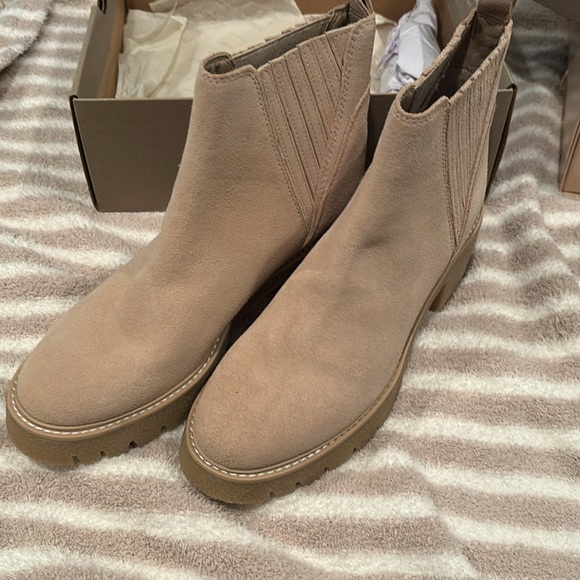 Dolce Vita Harte H2O Waterproof Chelsea Boot New In Box size 9.5 NEVER WORN - Picture 2 of 8